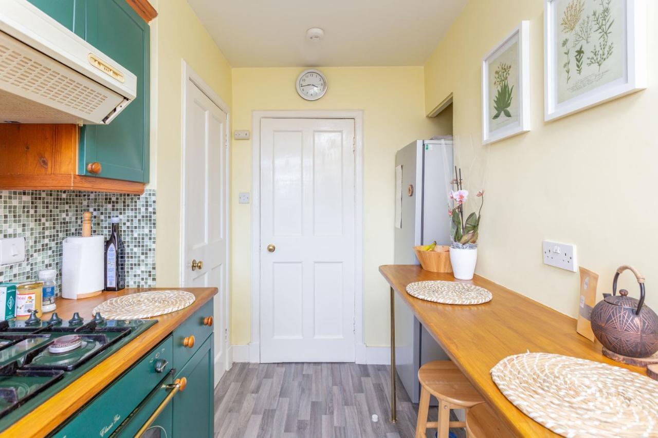 Bright & Spacious Double Room With Garden View- Close To Airport & City Centre EDI Eksteriør billede