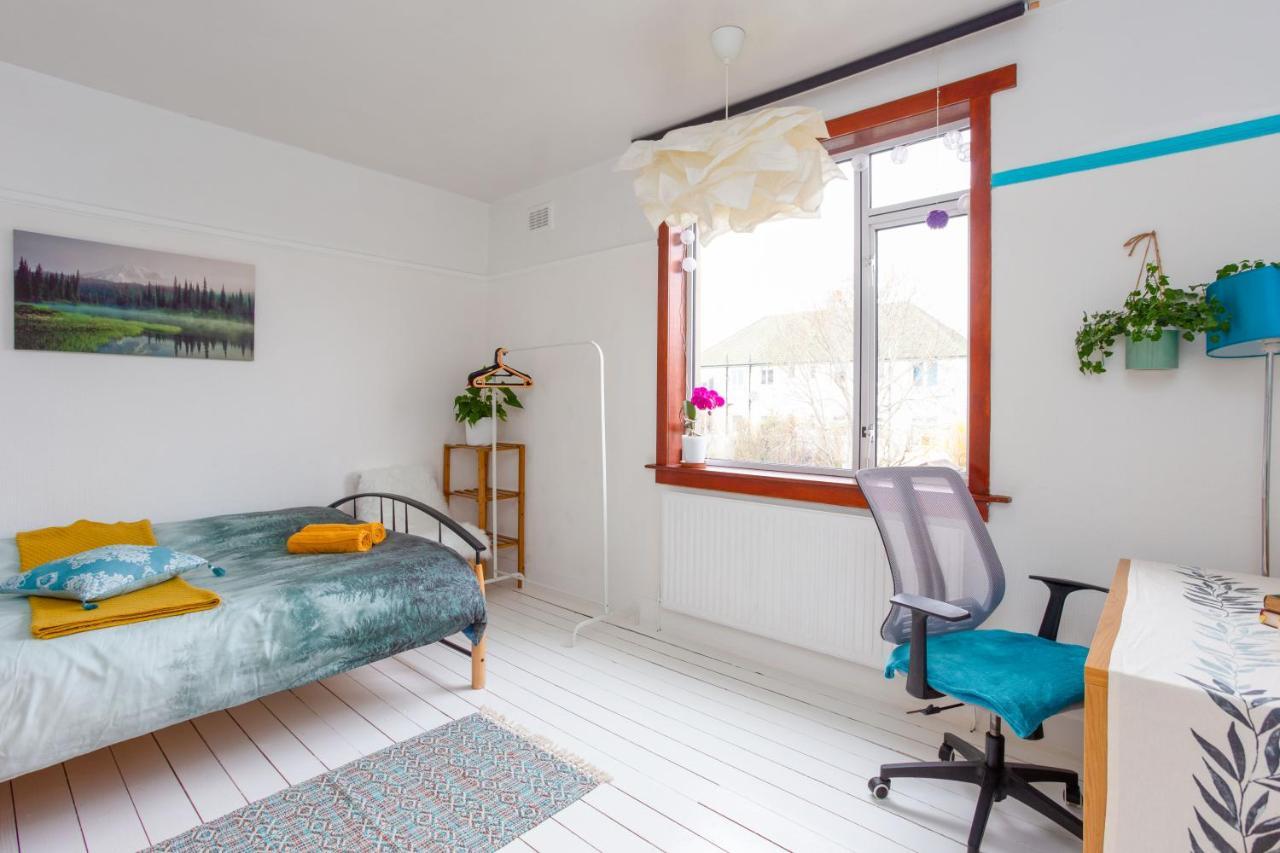 Bright & Spacious Double Room With Garden View- Close To Airport & City Centre EDI Eksteriør billede