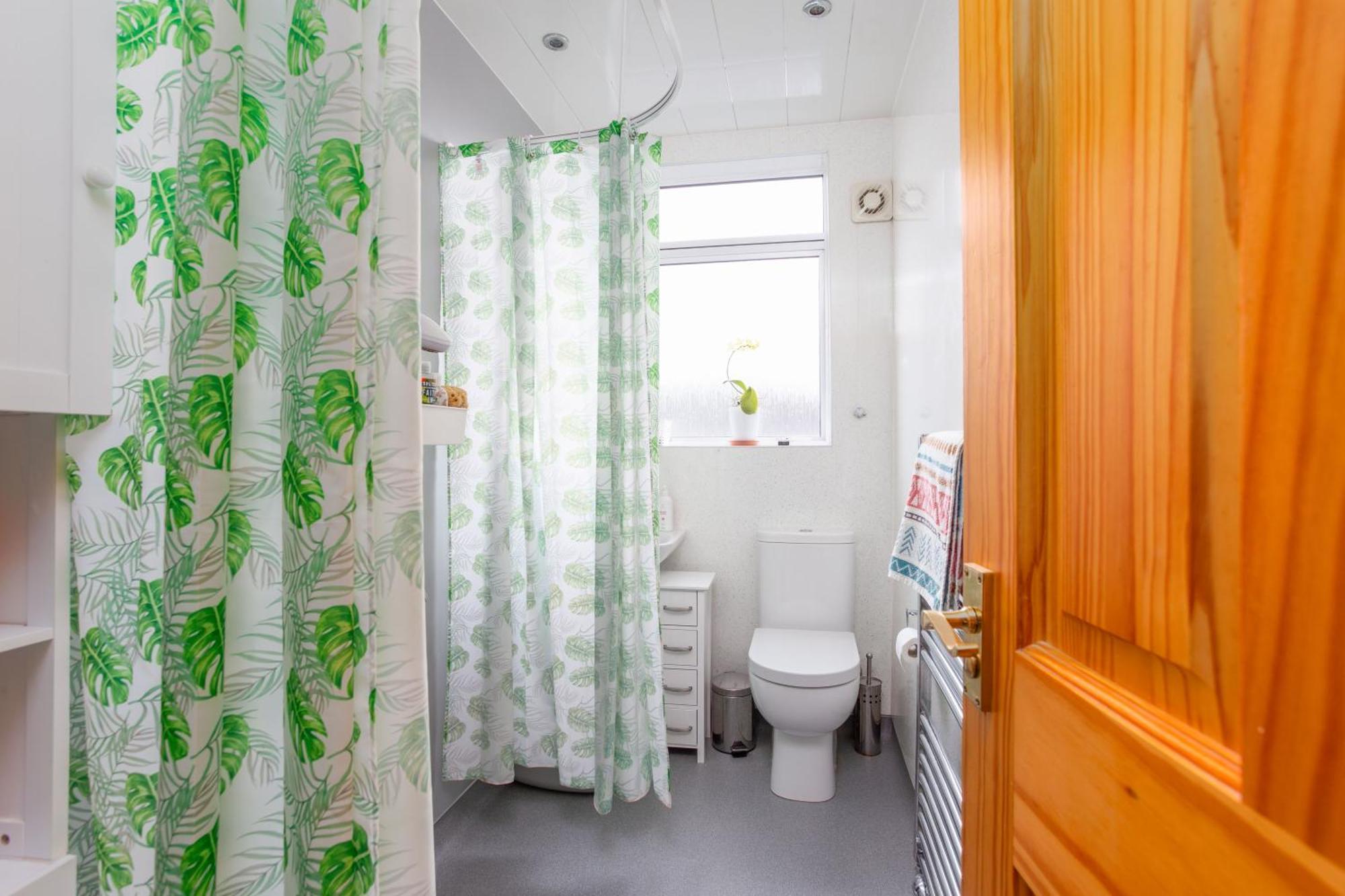 Bright & Spacious Double Room With Garden View- Close To Airport & City Centre EDI Eksteriør billede